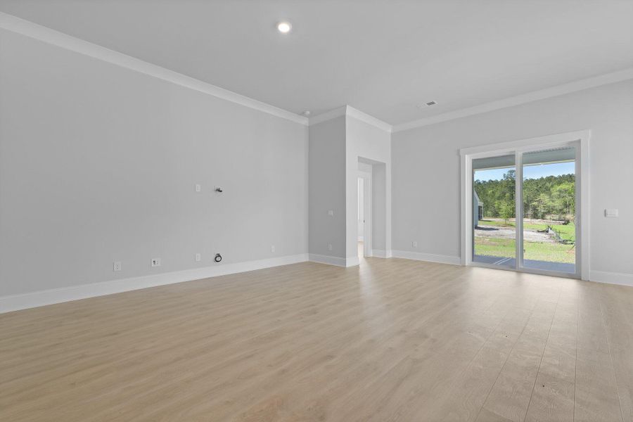 Spacious, unfurnished interior of a new home in Sheep Island, Summerville (Image 14).