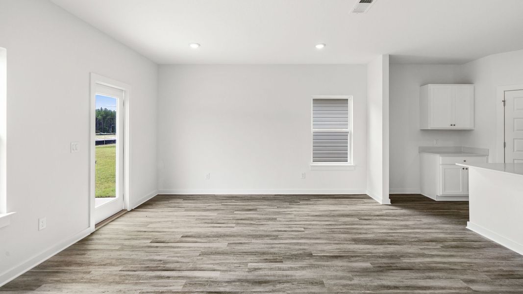 Representative unfurnished interior of a home built from the Walker by D.R. Horton in Ashton Park Phase III, Freeport (Image 23).