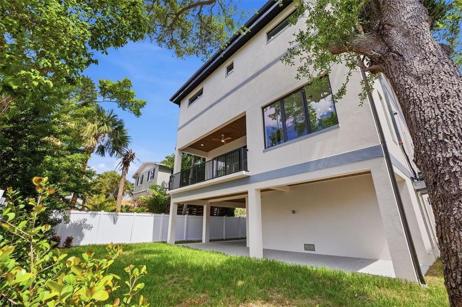 Exterior details and patio area of a home in , St. Petersburg (Image 25).