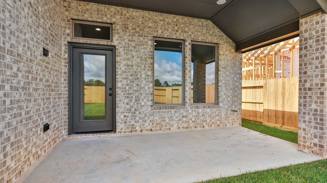 Exterior details and patio area of a home in The Woodlands Hills, Willis (Image 4).