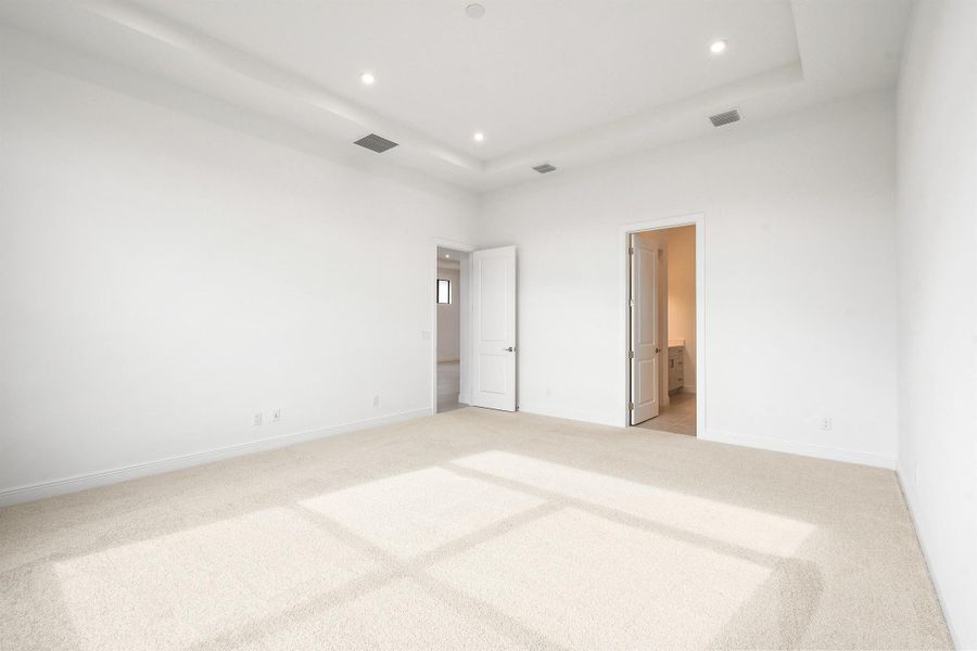 Spacious, unfurnished interior of a new home in PGA Village Verano, Port St. Lucie (Image 7).