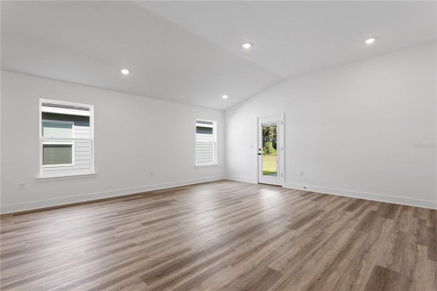 Spacious, unfurnished interior of a new home in Kirkland Farms, Alachua (Image 19).