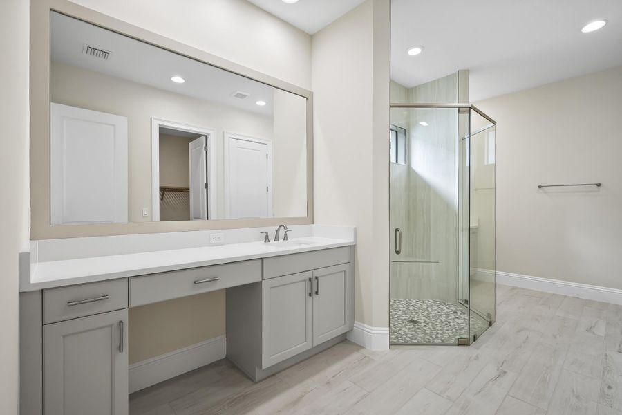 4232 Montagu Ave_Amaryllis_Lot 15_36