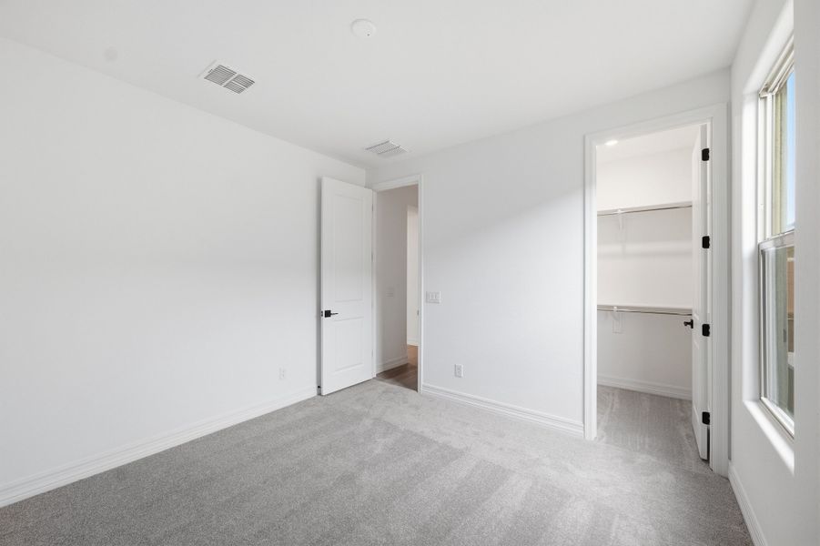 Spacious, unfurnished interior of a new home in Artisan at Asante, Surprise (Image 28).