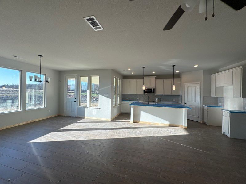Spacious, unfurnished interior of a new home in Terra Escalante, Blue Ridge (Image 8).
