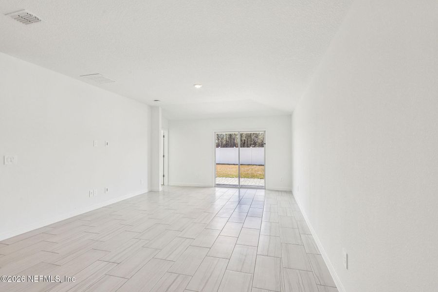 Spacious, unfurnished interior of a new home in Colbert Landings, Palm Coast (Image 19).