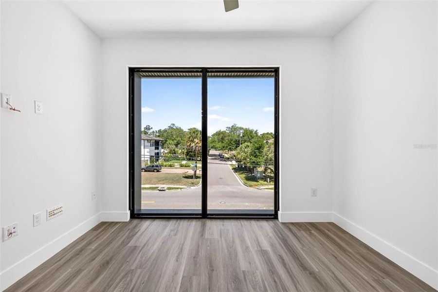 Spacious, unfurnished interior of a new home in , Tampa (Image 47).