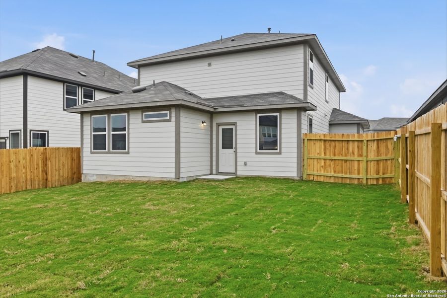 Exterior details and patio area of a home in Hunters Ranch, San Antonio (Image 4).