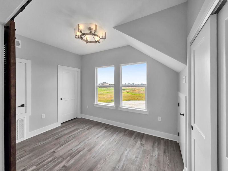 Spacious, unfurnished interior of a new home in , Bolivar (Image 42).