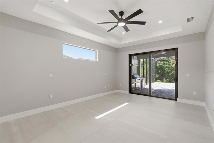 Spacious, unfurnished interior of a new home in , Cape Coral (Image 22).