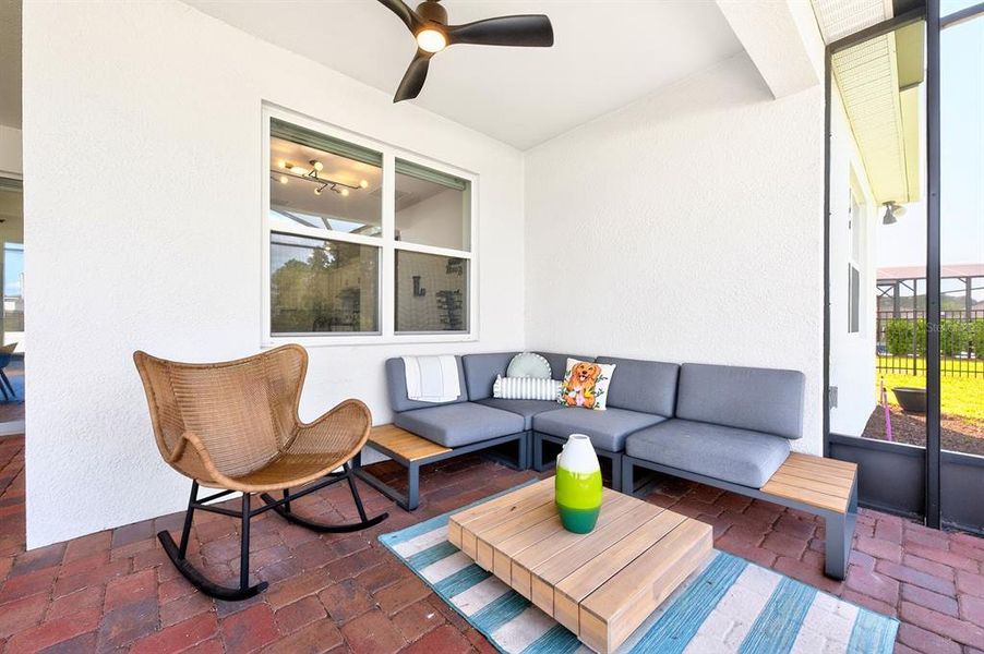 Exterior details and patio area of a home in , Winter Garden (Image 22).