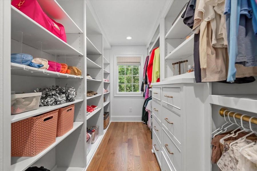 Bed 1 Massive Walk in Closet