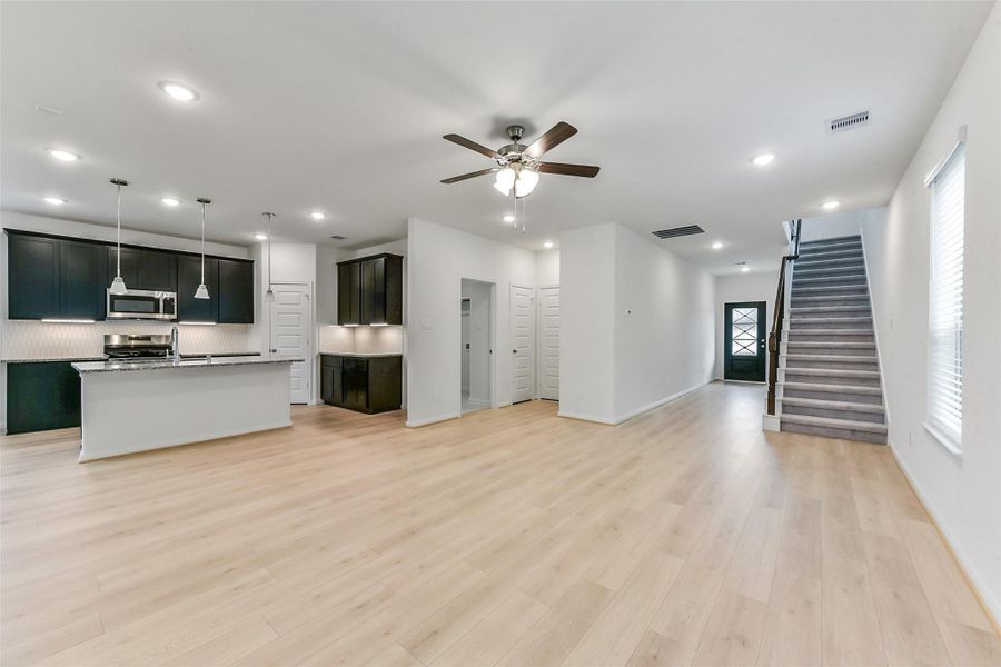 Spacious, unfurnished interior of a new home in Anderson Lakes, Houston (Image 26).