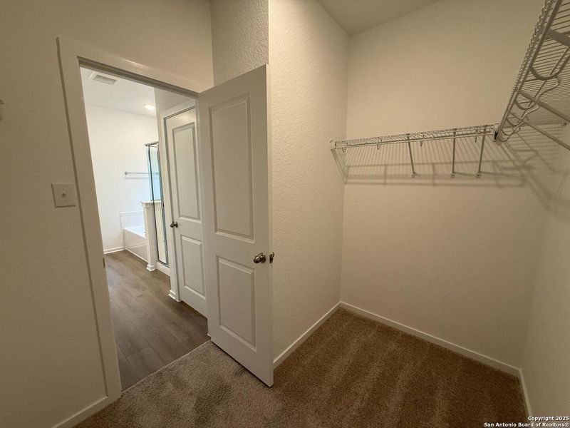 Spacious, unfurnished interior of a new home in Meadows at Hennersby Hollow 40's, San Antonio (Image 22). Spacious, unfurnished interior of a new home in Meadows at Hennersby Hollow 40's, San Antonio (Image 22).
