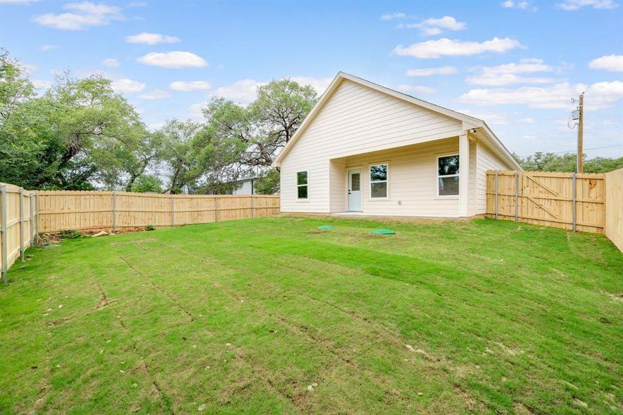 Exterior details and patio area of a home in , Granbury (Image 25).