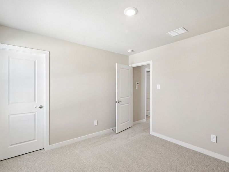 Spacious, unfurnished interior of a new home in Oak Ridge Park, Corinth (Image 16).