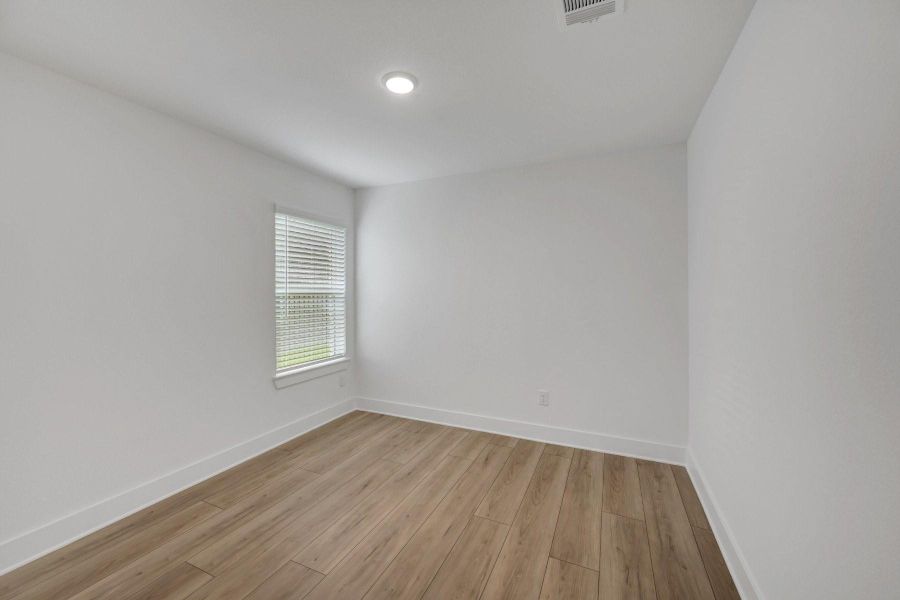 Spacious, unfurnished interior of a new home in Lago Mar, Santa Fe (Image 15). Spacious, unfurnished interior of a new home in Lago Mar, Santa Fe (Image 15).