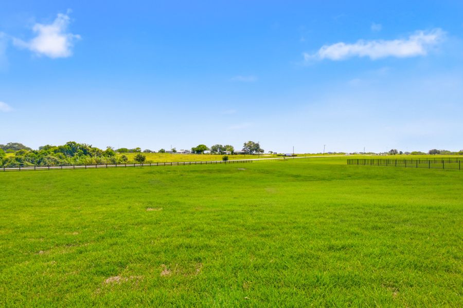 Natural landscape and outdoor views near Escalera Ranch 1833 in Victoria (Image 46). Natural landscape and outdoor views near Escalera Ranch 1833 in Victoria (Image 46).