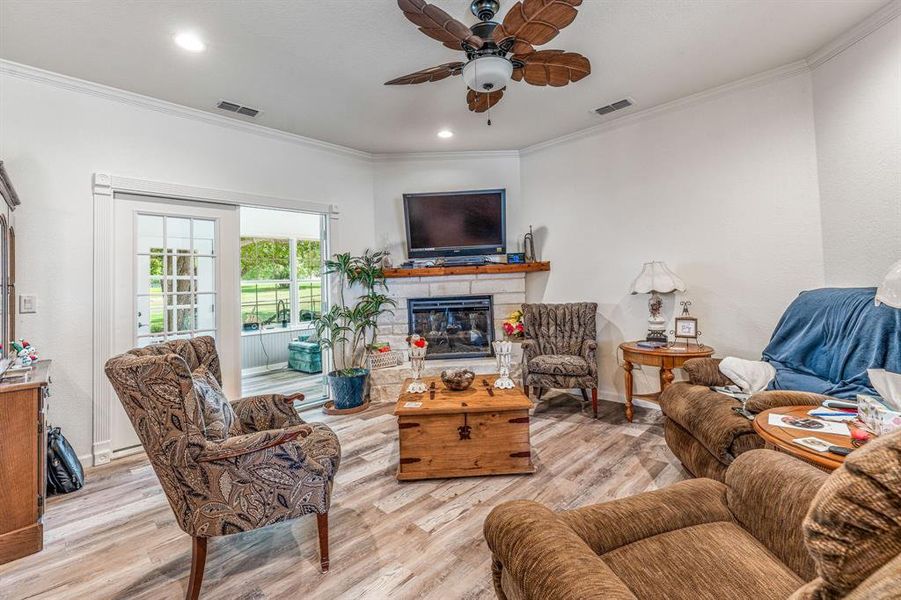 Furnished interior view inside a new home in , Comanche (Image 9).