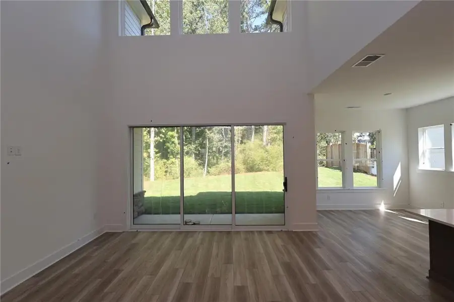 Spacious, unfurnished interior of a new home in Settingdown Farms, Cumming (Image 7).