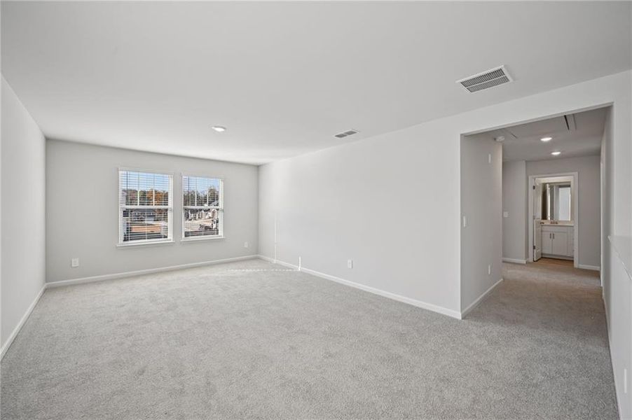 Spacious, unfurnished interior of a new home in Creekside at Oxford Park, Fairburn (Image 37).