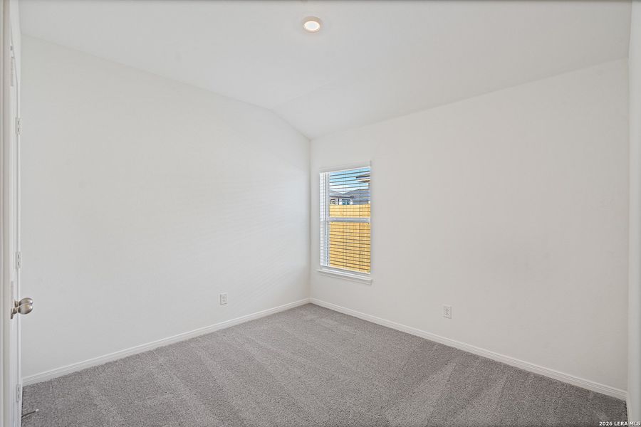 Spacious, unfurnished interior of a new home in Rosewood Estates, Lytle (Image 9).