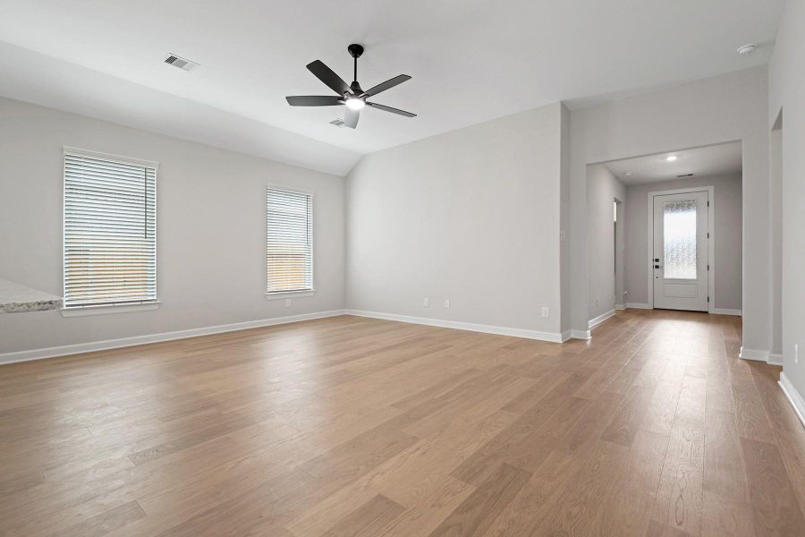 Spacious, unfurnished interior of a new home in Cypress Trails at Bauer Landing, Hockley (Image 10).