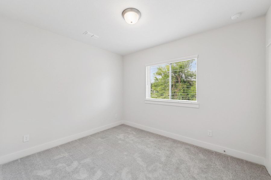 Spacious, unfurnished interior of a new home in Retreat at Oak Park, Houston (Image 18).