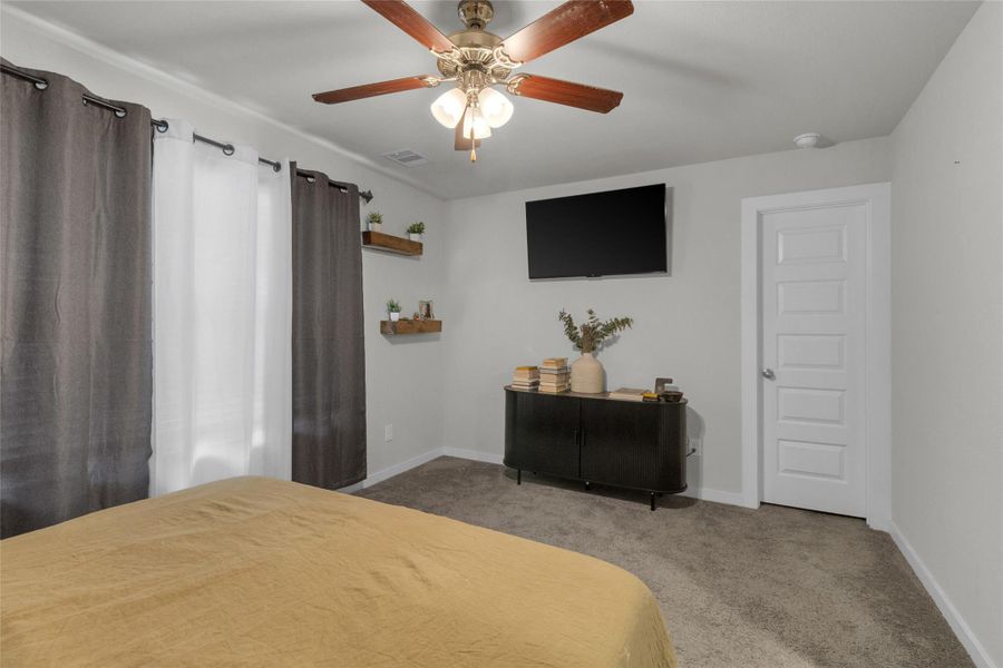 Furnished interior view inside a new home in Fairpark Village, Rosenberg (Image 26).