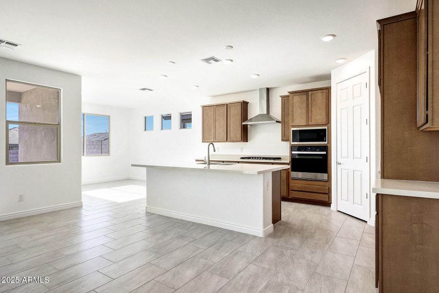 PHX_Miravida_Lot 1157_Dove_14813_kitchen