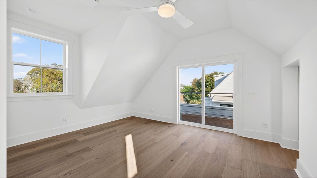 Spacious, unfurnished interior of a new home in Grants Court, Charleston (Image 16).