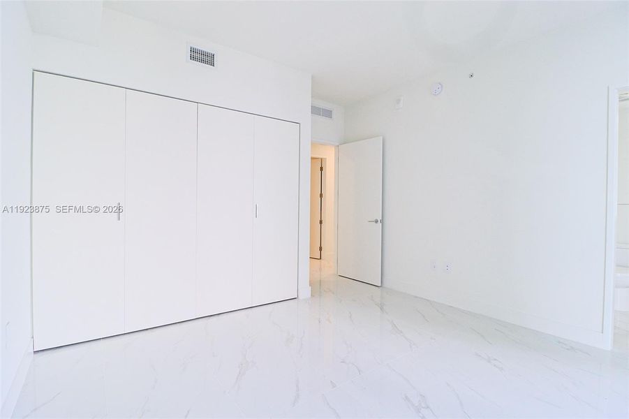 Spacious, unfurnished interior of a new home in , Miami (Image 62).