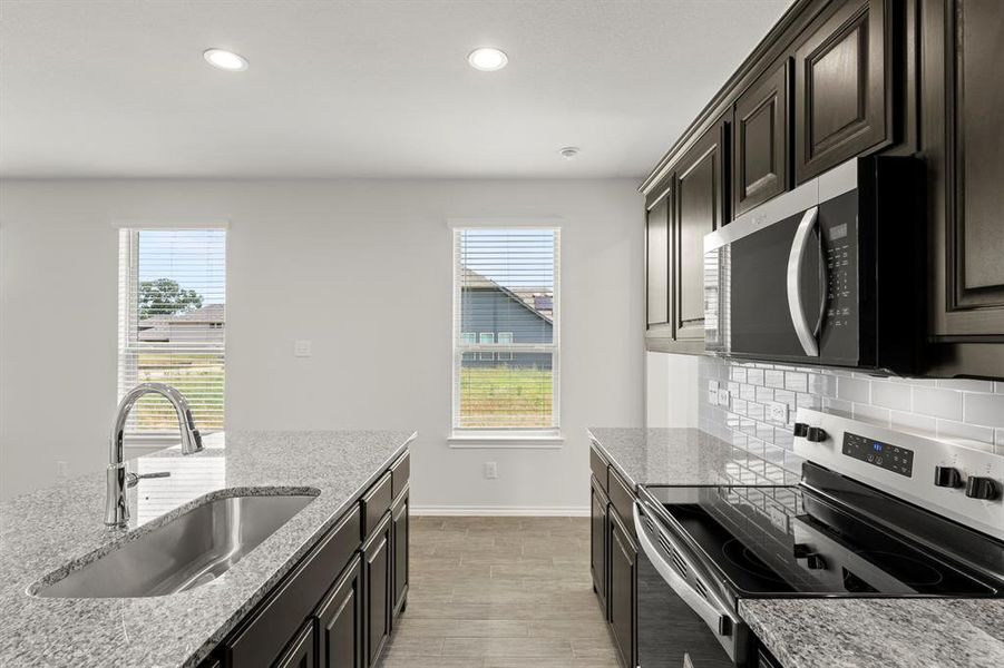 16. 1713 Edgeway - Kitchen (3) 16. 1713 Edgeway - Kitchen (3)