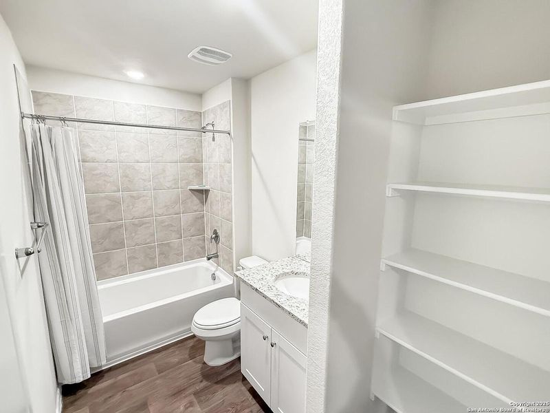 Furnished interior view inside a new home in Winding Creek, New Braunfels (Image 7).