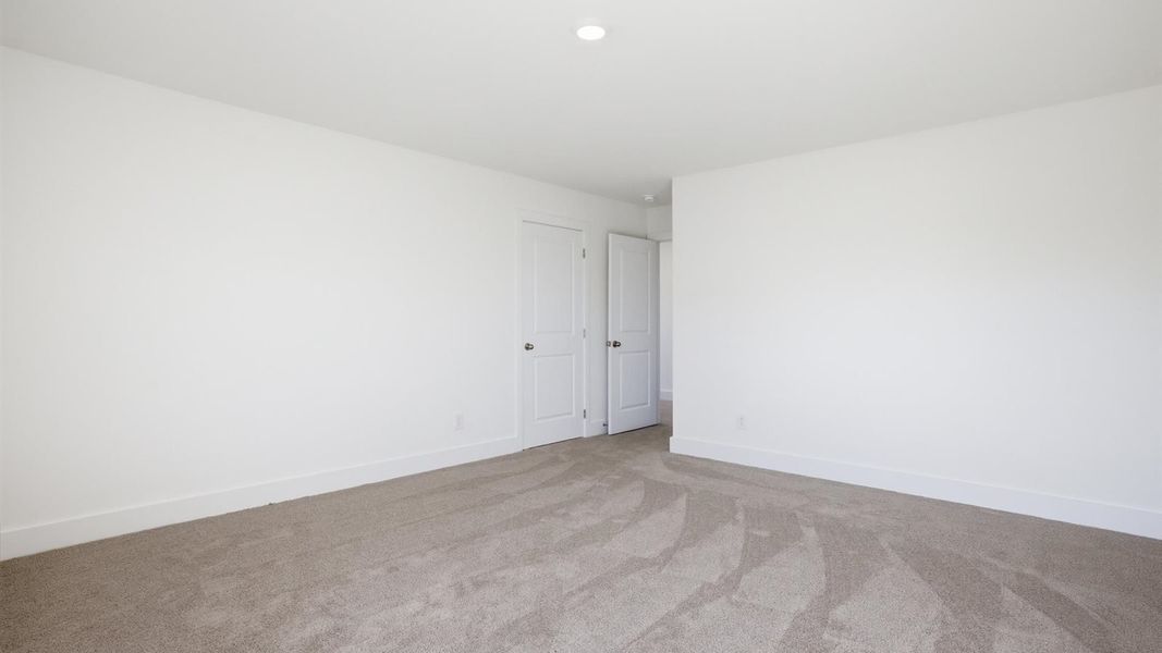 Spacious, unfurnished interior of a new home in Millstone Village, Morristown (Image 32).
