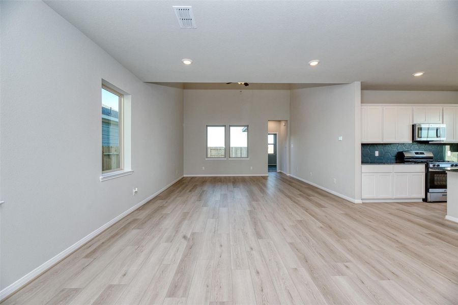 Spacious, unfurnished interior of a new home in Aldeana - Tejas Collection, Bonney (Image 22).