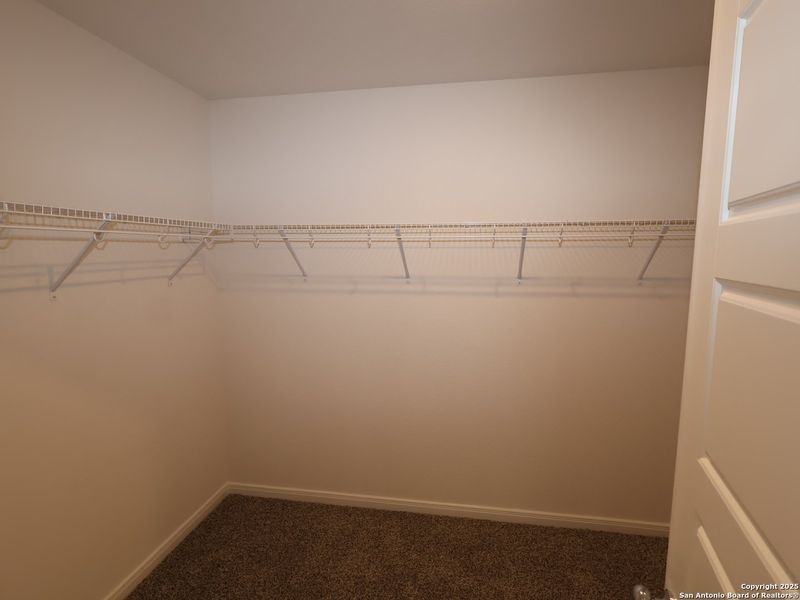 Spacious, unfurnished interior of a new home in Blue Ridge Ranch, San Antonio (Image 31).