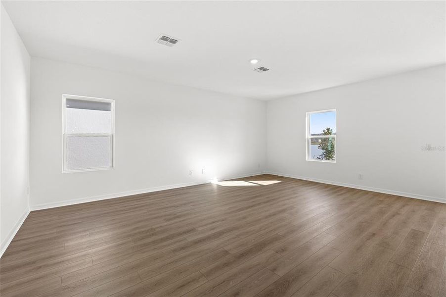 Spacious, unfurnished interior of a new home in , Kissimmee (Image 28).
