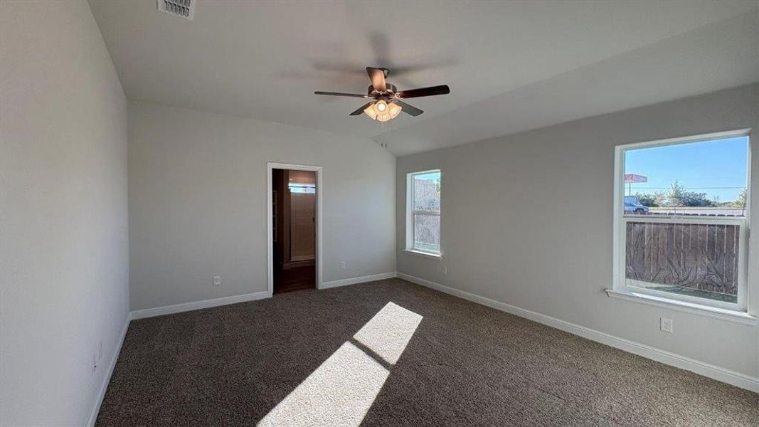 Spacious, unfurnished interior of a new home in Sandstone Estates, Granbury (Image 15). Spacious, unfurnished interior of a new home in Sandstone Estates, Granbury (Image 15).