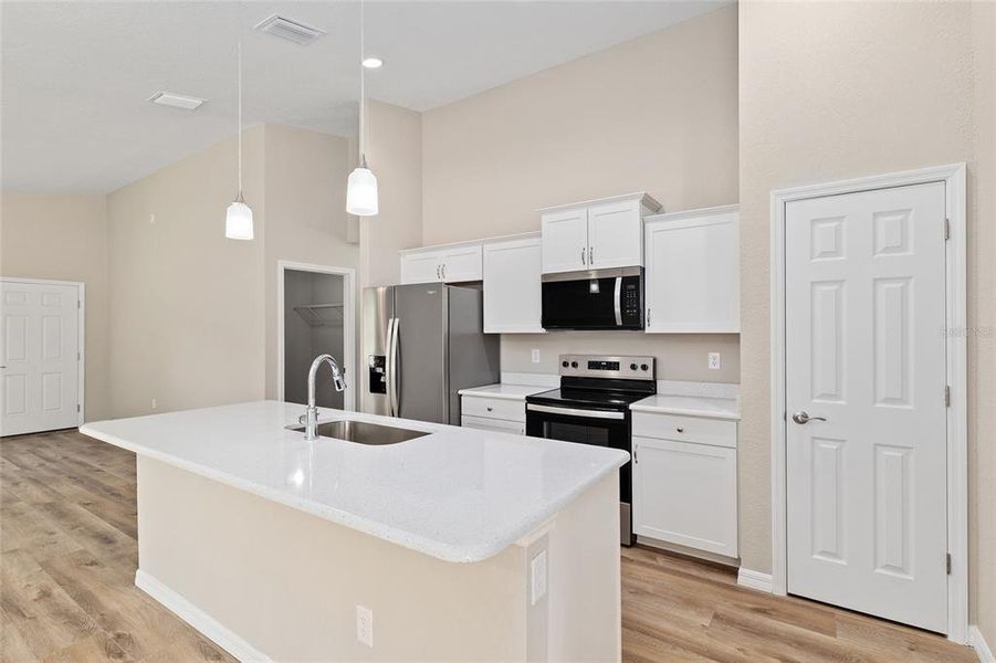 Furnished interior view inside a new home in , Dunnellon (Image 13).