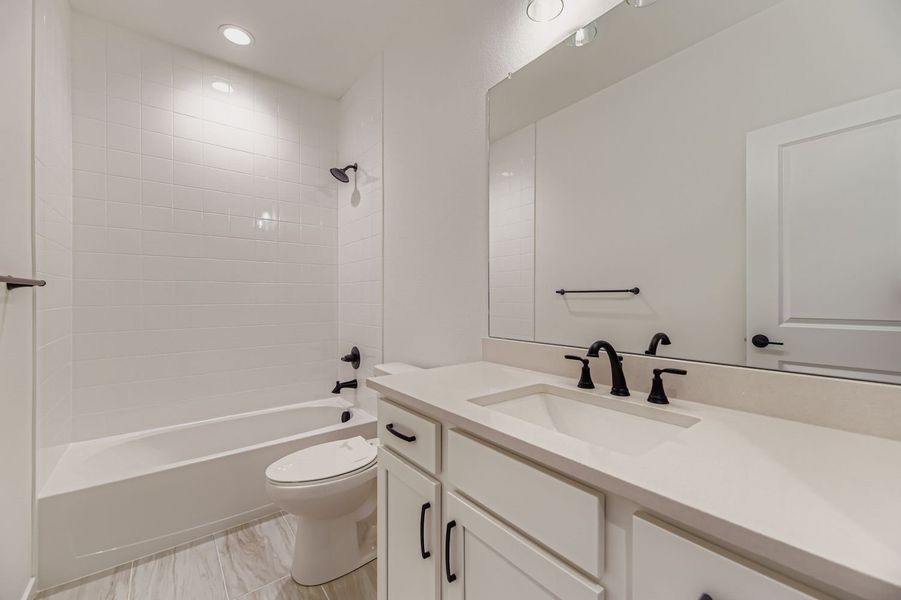 8905 S. Riviera - Full Bathroom
