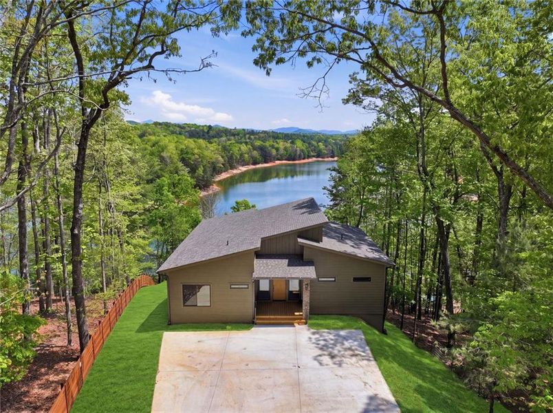 Exterior details and patio area of a home in , Blairsville (Image 28).