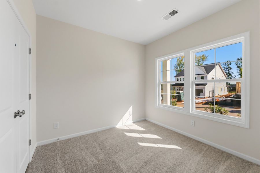 Spacious, unfurnished interior of a new home in Landmark Commons, Boiling Springs (Image 16).