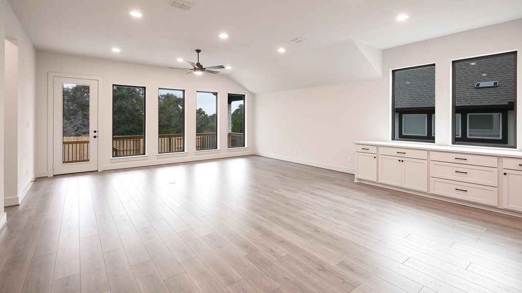 Spacious, unfurnished interior of a new home in La Cima 60', San Marcos (Image 15). Spacious, unfurnished interior of a new home in La Cima 60', San Marcos (Image 15).