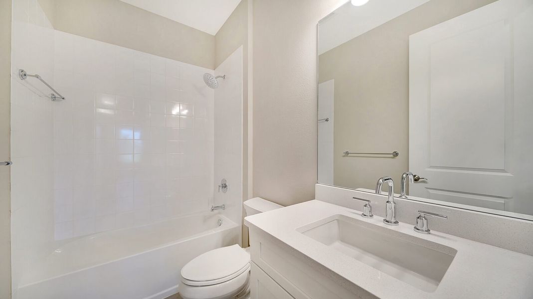 Furnished interior view inside a new home in Vistera of Venice, Englewood (Image 12).