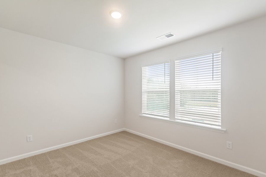 Spacious, unfurnished interior of a new home in Hitchcock Preserve, Aiken (Image 9).