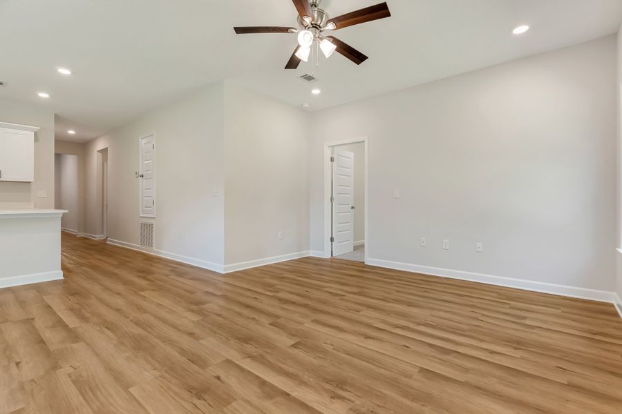 Representative unfurnished interior of a home built from the Elizabeth by CJL Homes in Barton's Bend, Crestview (Image 30). Representative unfurnished interior of a home built from the Elizabeth by CJL Homes in Barton's Bend, Crestview (Image 30).