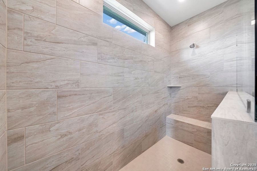 Spacious, unfurnished interior of a new home in Annabelle Ranch, San Antonio (Image 22).