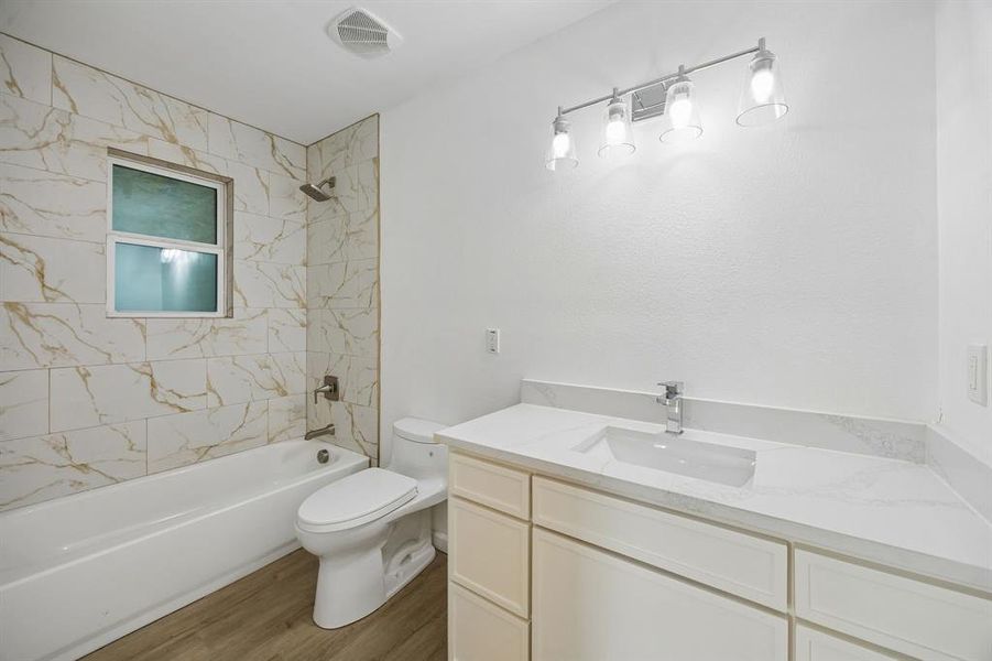 Furnished interior view inside a new home in , Dallas (Image 9).