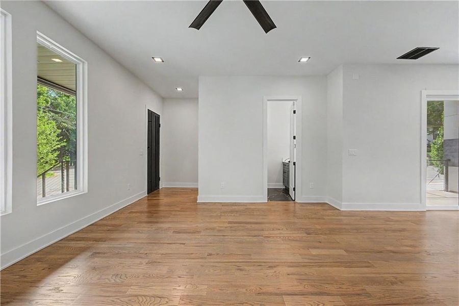 Spacious, unfurnished interior of a new home in , Atlanta (Image 14).